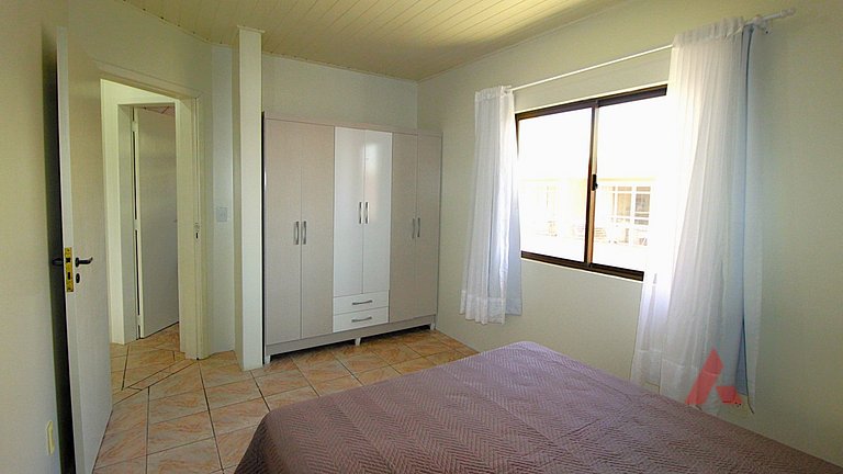 1019 Apartamento de um dormitório na quadra do mar