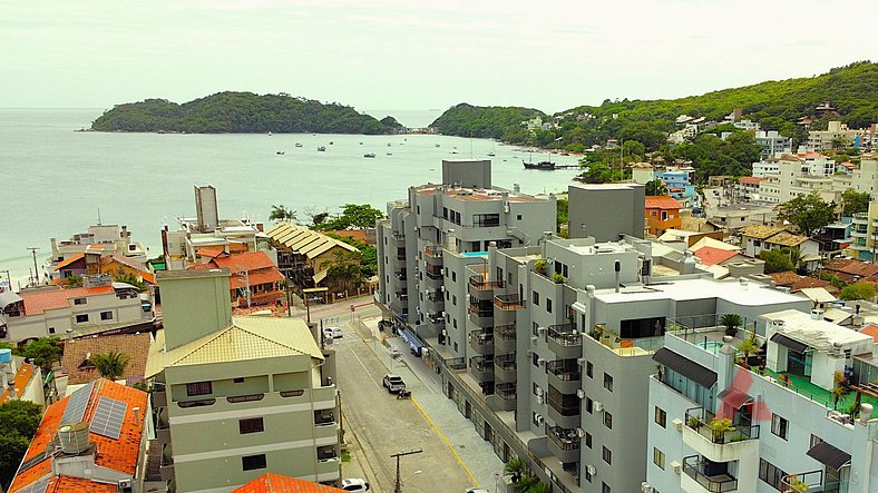 1027 - Cobertura para locação em Bombinhas com piscina - Res