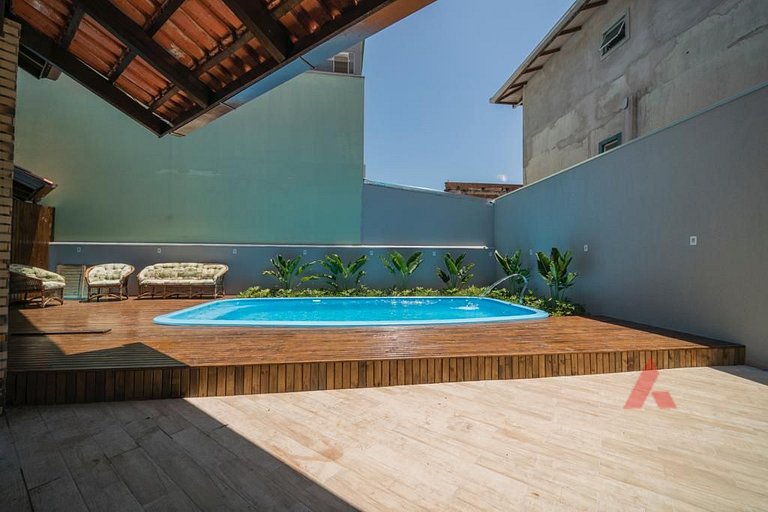 1037 Casa com Piscina e Hidromassagem