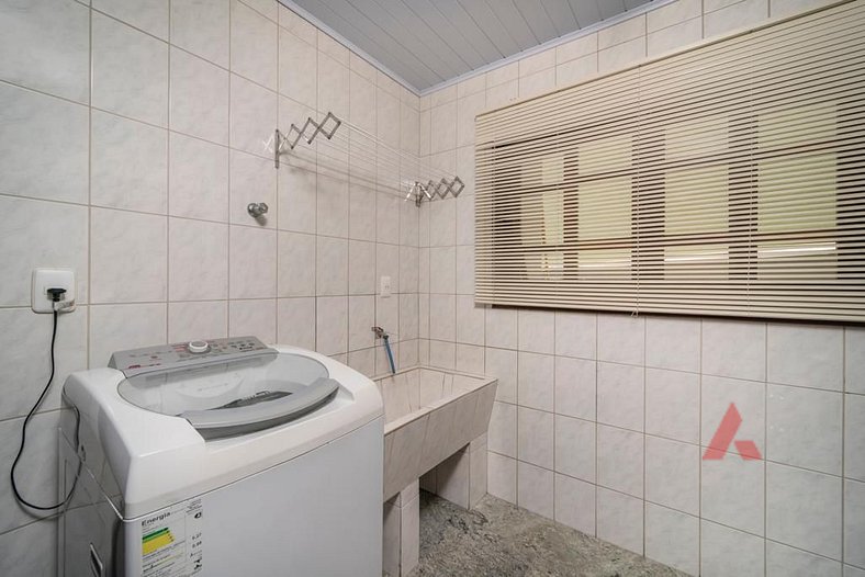 1037 Casa com Piscina e Hidromassagem