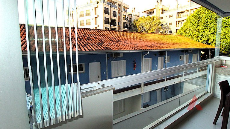 1073 - Apartamento para locação no centro de Bombinhas