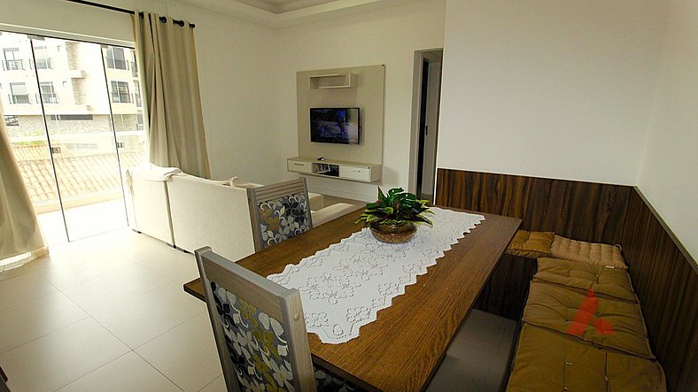 1074 - Apartamento para locação no centro de Bombinhas